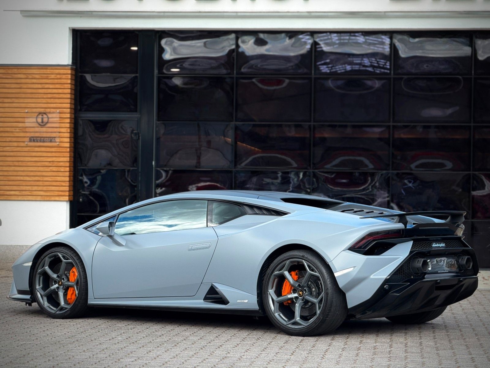 Lamborghini Tecnica  Matt/Lift/Carbon/R-Seats/Sensonum/PPF foto 22