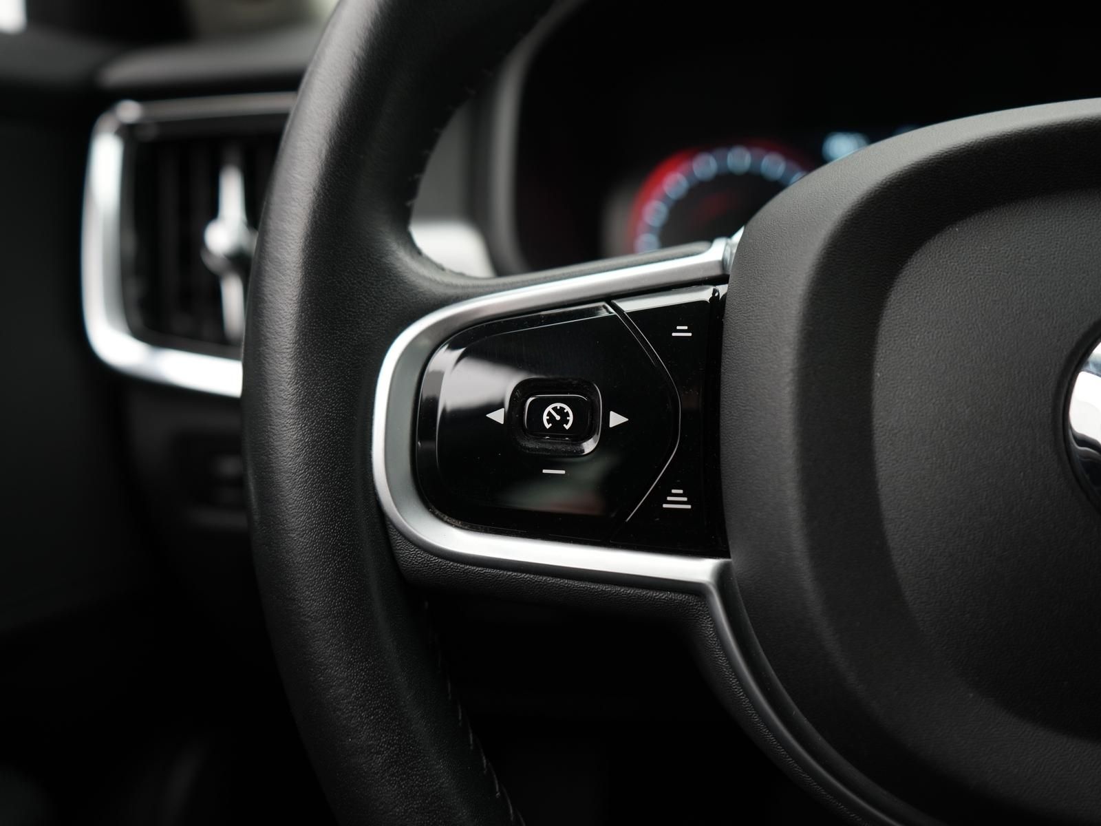 Volvo V90 Momentum T6 AWD 2.0 LED,SPURH,ACC,TOTW,NAVI foto 11