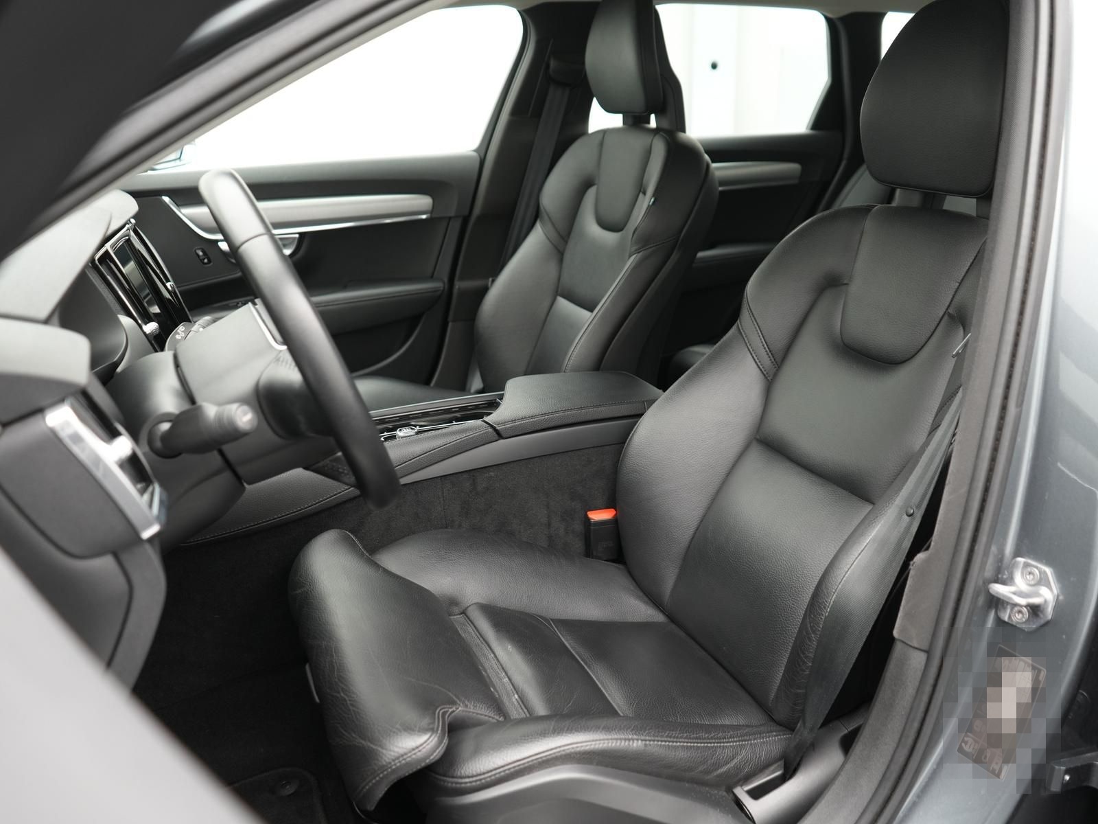 Volvo V90 Momentum T6 AWD 2.0 LED,SPURH,ACC,TOTW,NAVI foto 6