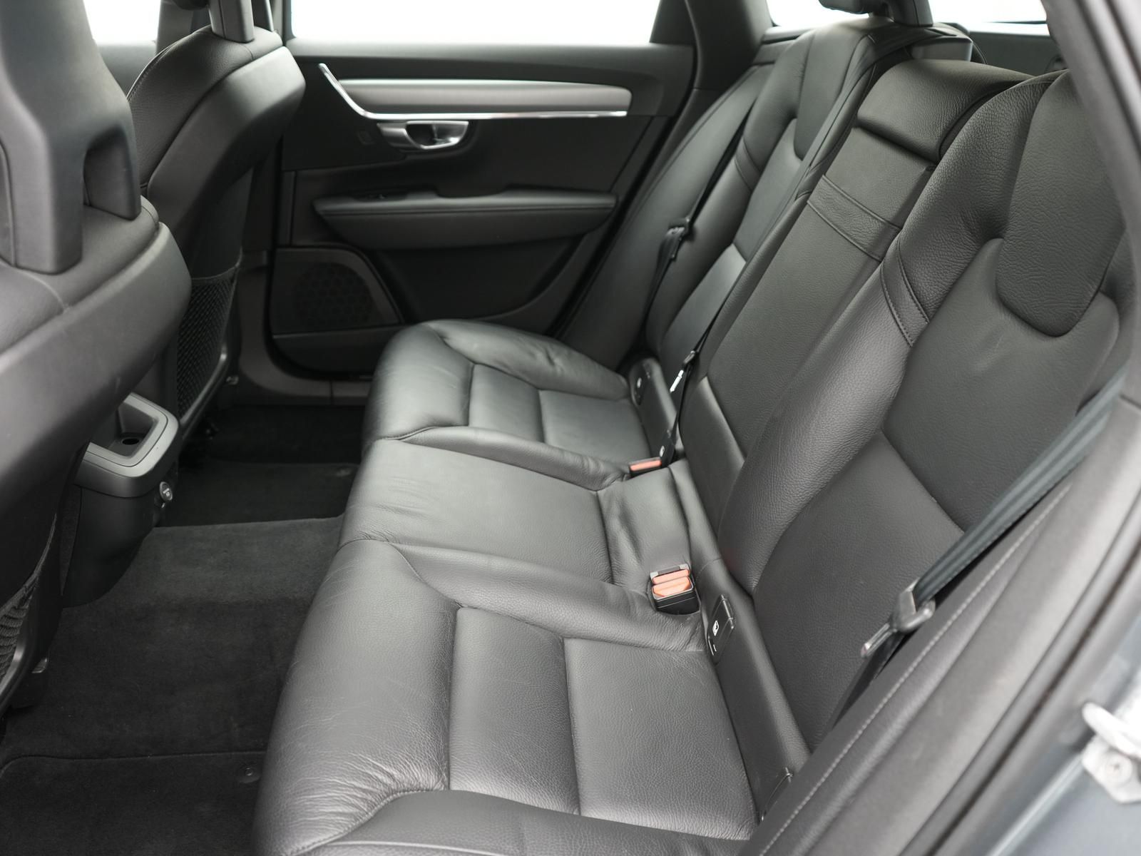 Volvo V90 Momentum T6 AWD 2.0 LED,SPURH,ACC,TOTW,NAVI foto 7