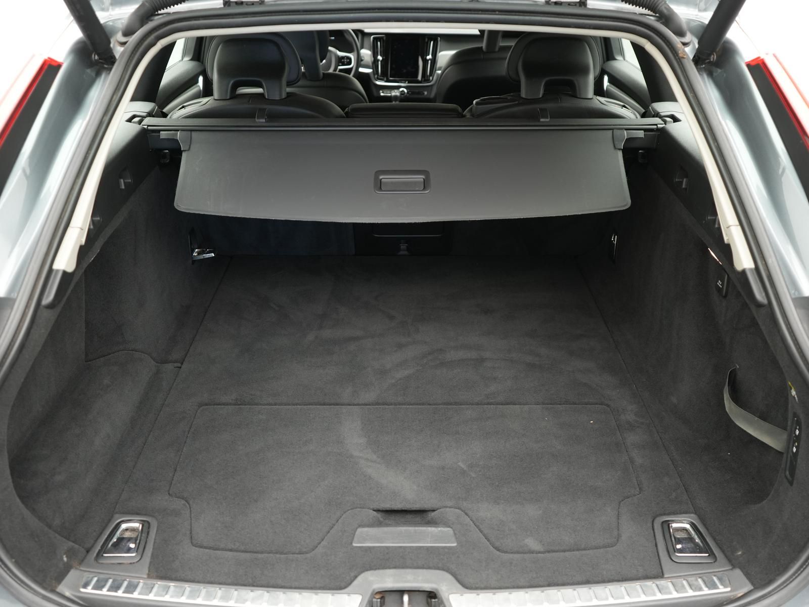 Volvo V90 Momentum T6 AWD 2.0 LED,SPURH,ACC,TOTW,NAVI foto 8