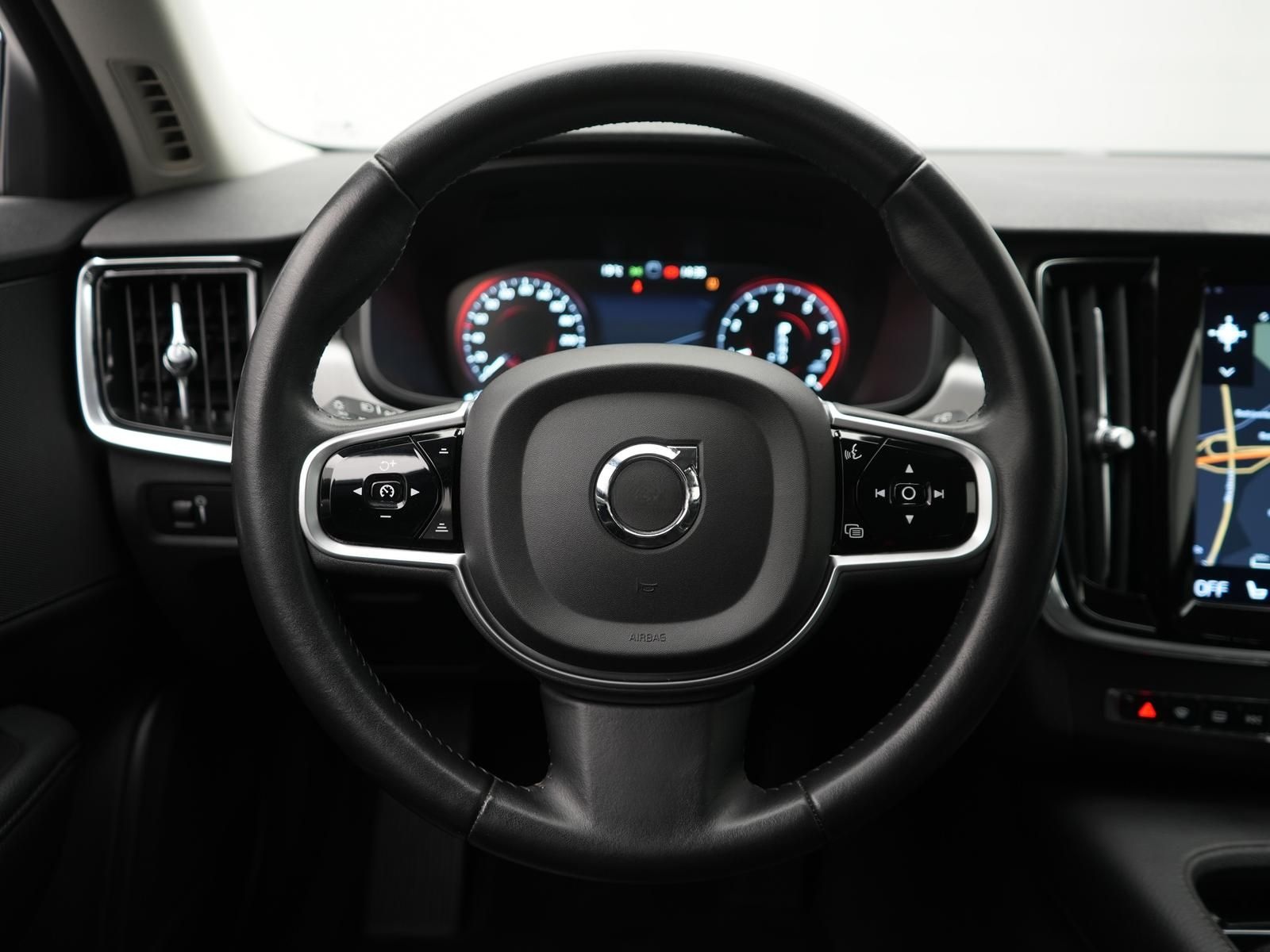 Volvo V90 Momentum T6 AWD 2.0 LED,SPURH,ACC,TOTW,NAVI foto 10