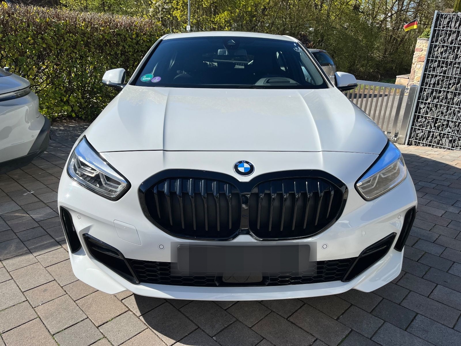 BMW 120i M Paket LivePR HUD Pano A.LED Hifi Memo 19 foto 2