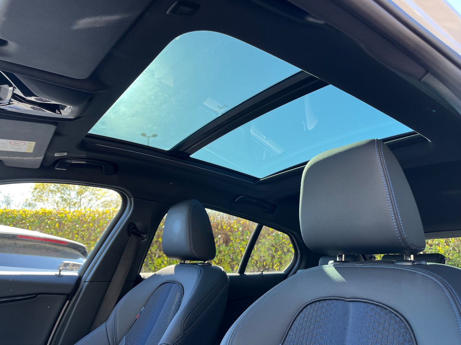 BMW 120i M Paket LivePR HUD Pano A.LED Hifi Memo 19 foto 20