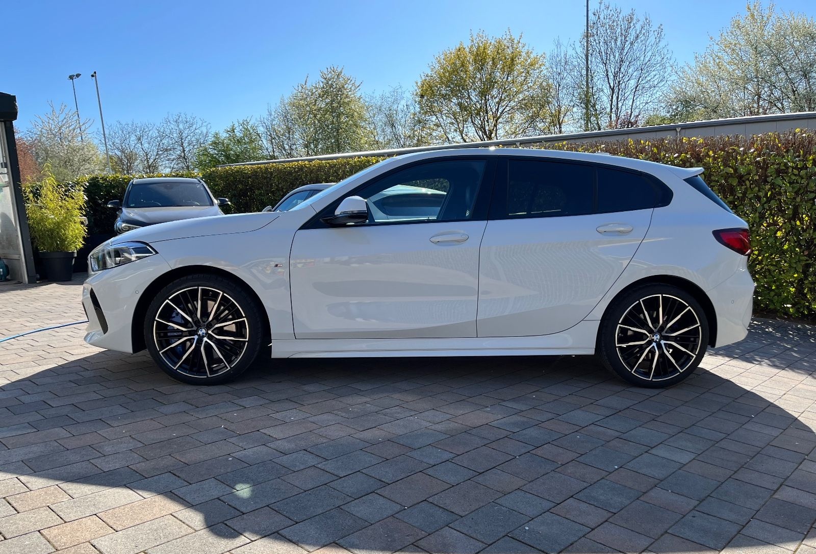 BMW 120i M Paket LivePR HUD Pano A.LED Hifi Memo 19 foto 4