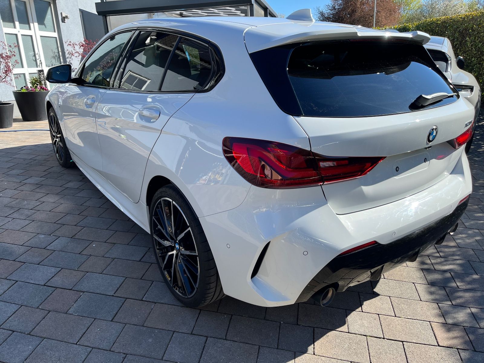 BMW 120i M Paket LivePR HUD Pano A.LED Hifi Memo 19 foto 5
