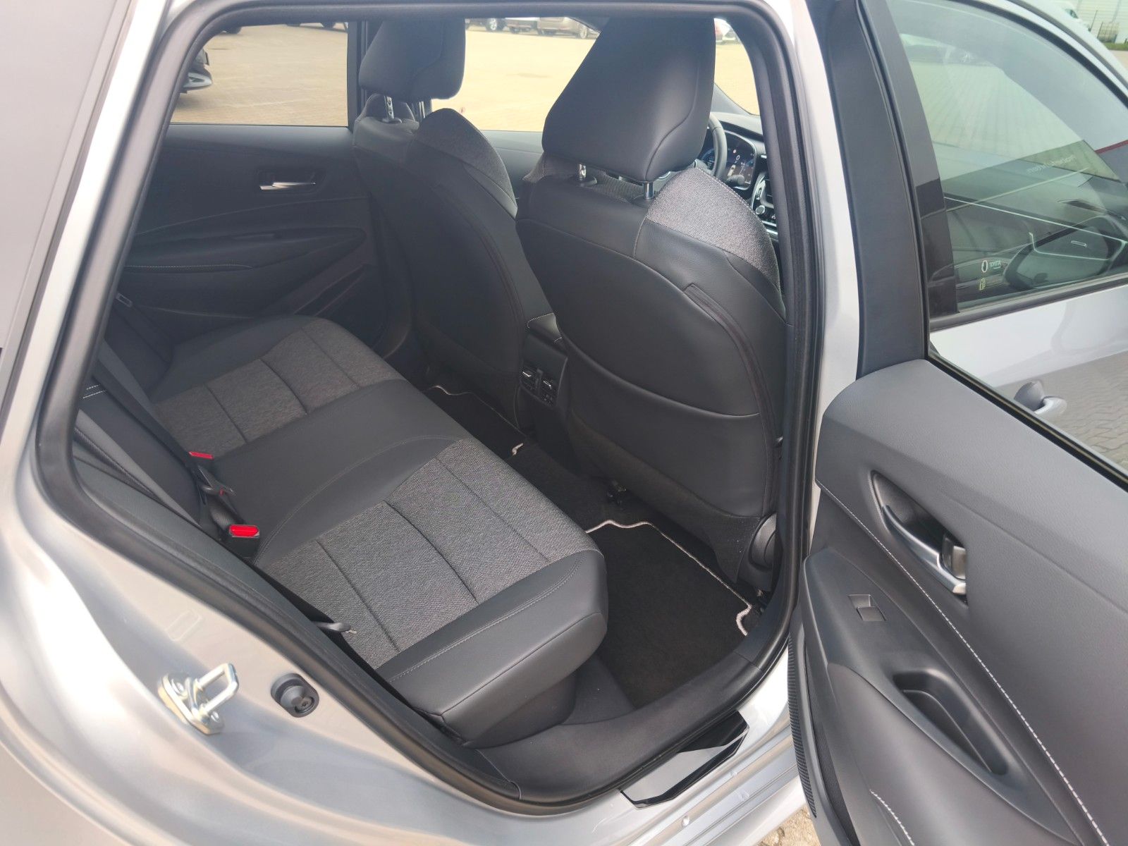 Toyota Corolla Touring Sports Hybrid Team D foto 11