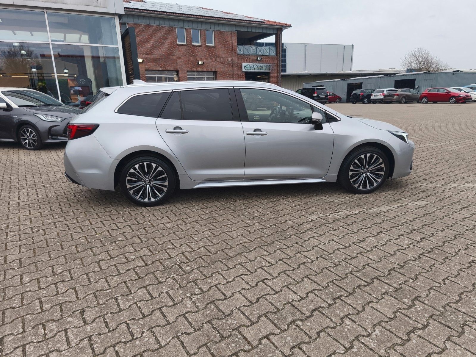 Toyota Corolla Touring Sports Hybrid Team D foto 7