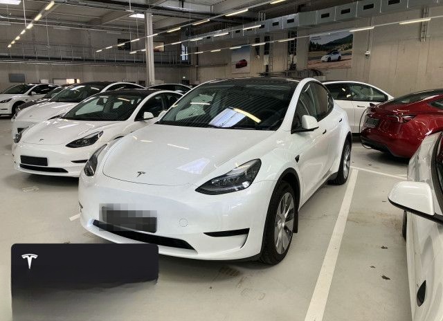 Tesla Model Y Rear-Wheel Drive foto 2