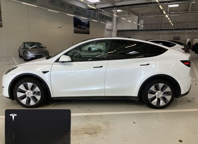 Tesla Model Y Rear-Wheel Drive foto 4