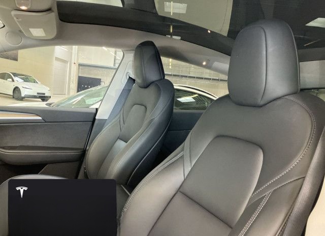 Tesla Model Y Rear-Wheel Drive foto 10