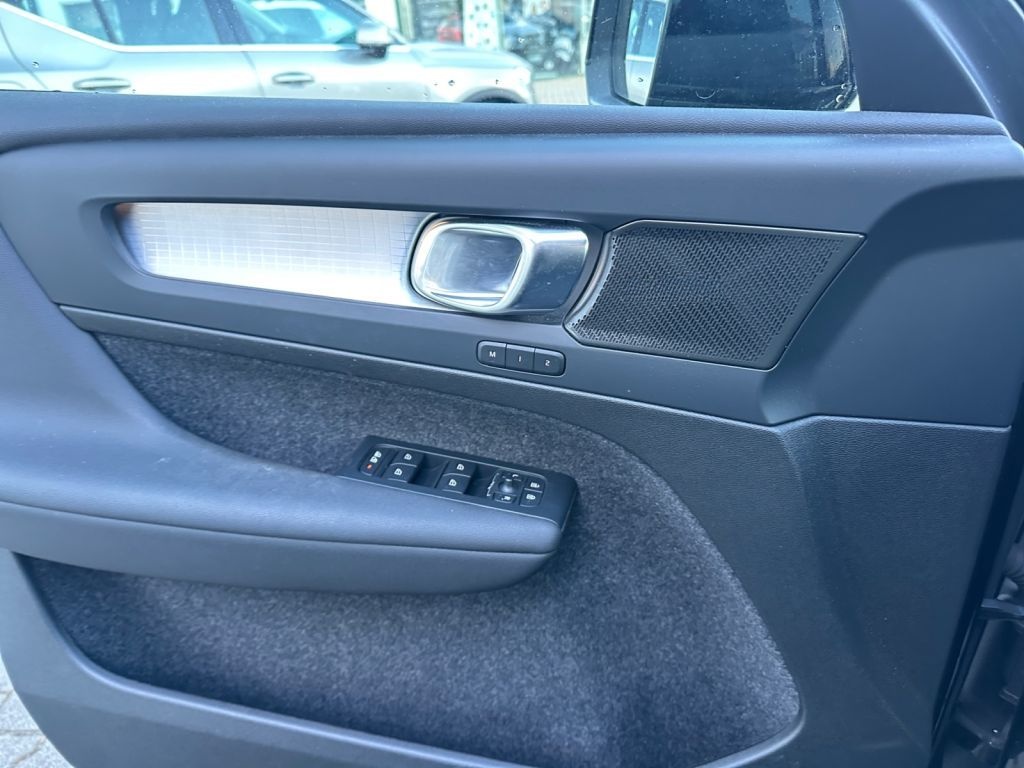 Volvo XC40 T2 Plus Dark foto 15