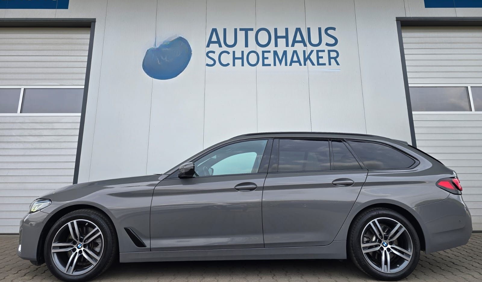 BMW 520d xDrive Luxury Line*FACELIFT*Nappa,Laser,ACC foto 2