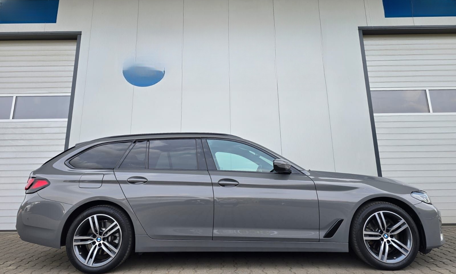 BMW 520d xDrive Luxury Line*FACELIFT*Nappa,Laser,ACC foto 3