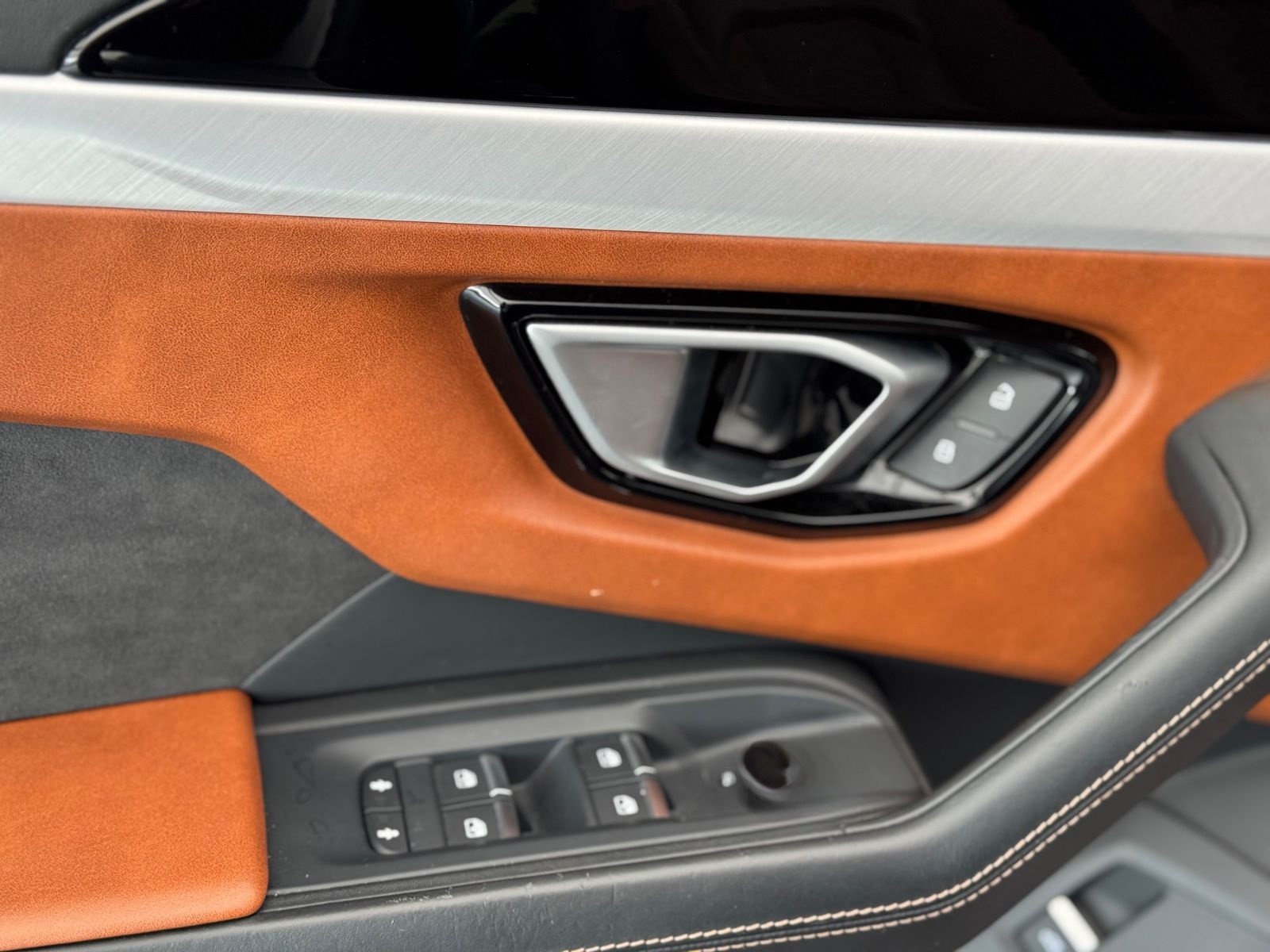 Lamborghini Urus Voll Ausstattung !!!! foto 12