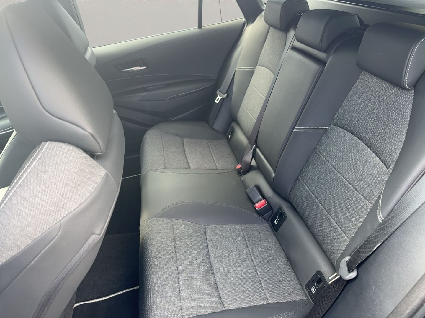 Toyota Corolla Touring Sports Hybrid Team D NAVI+CARPLA foto 10