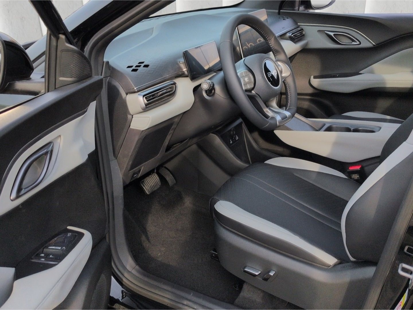 BYD Dolphin Surf Boost*ACC Navi R-Kam Leder el.Sitze foto 5