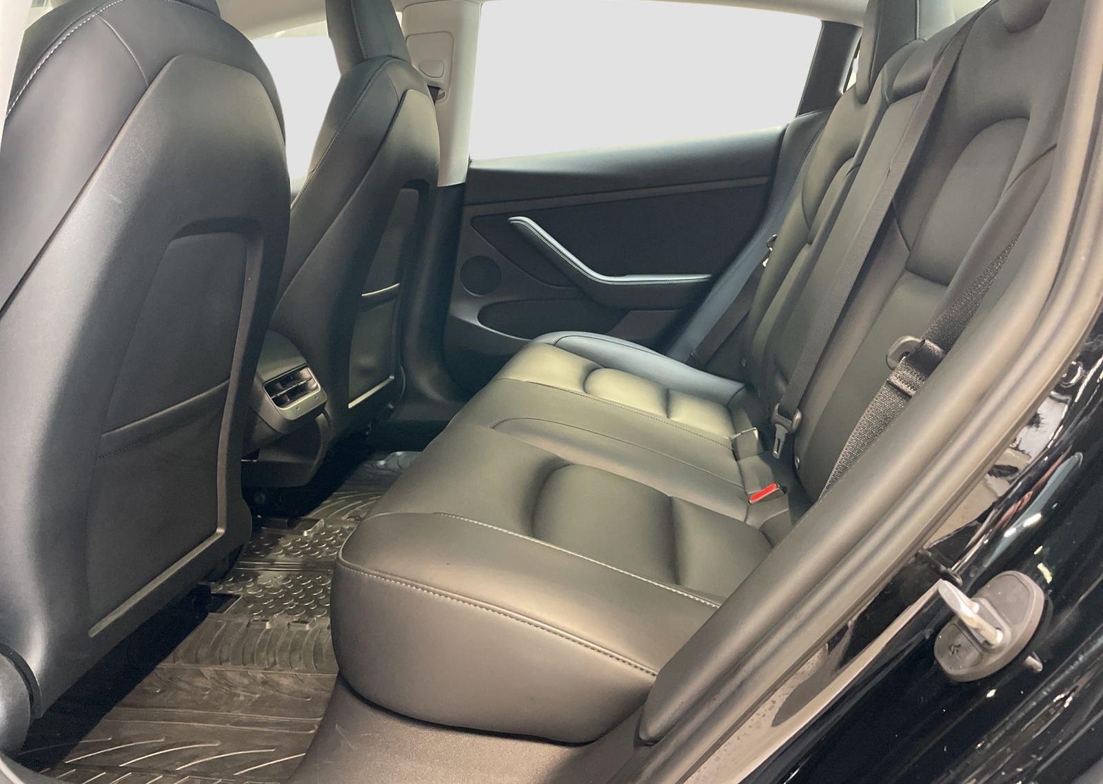 Tesla Model 3 Standard Reichweite Plus Hinterradantrie foto 10