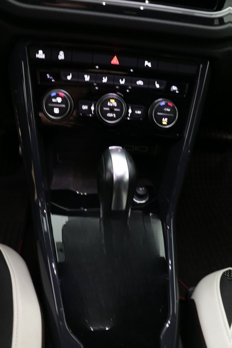Volkswagen T-Roc 1.5 TSI DSG Sport *LED*NAVI*KAMERA* foto 19