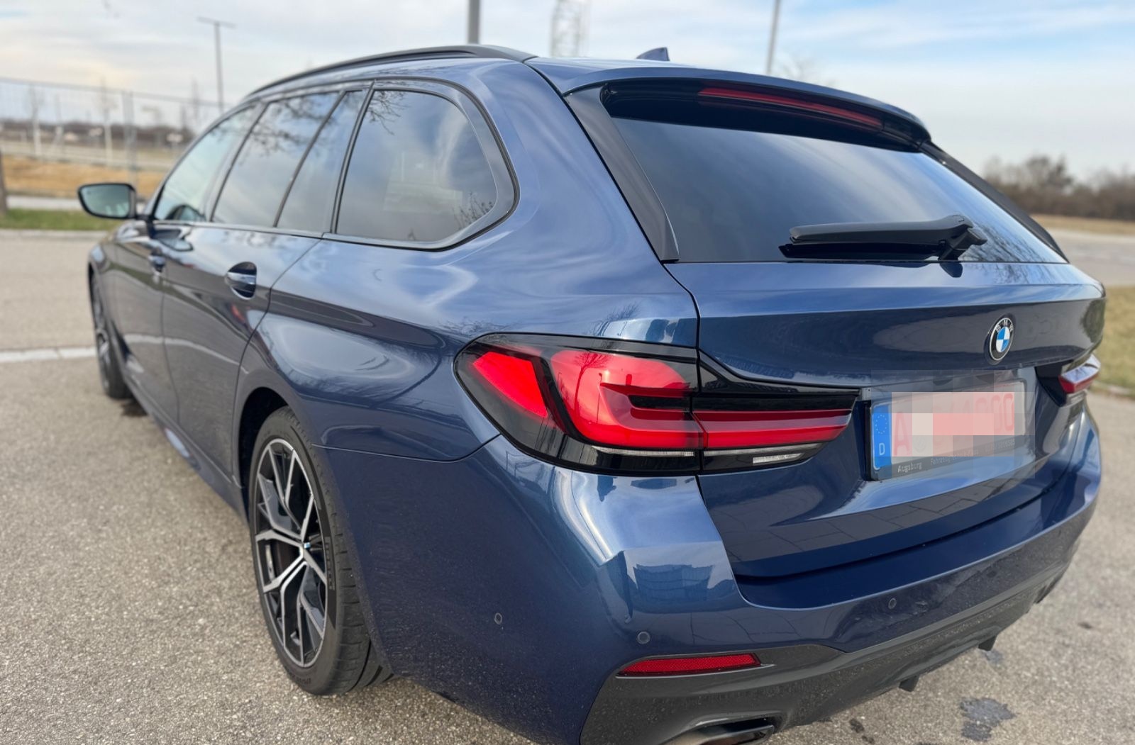 BMW 530 5 Touring 530 d xDrive M Sport AHK Mod.2023 foto 9
