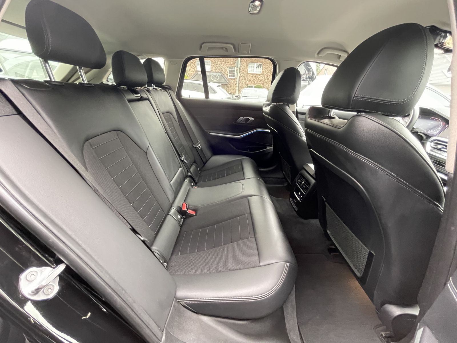 BMW 330 e Touring Aut. Sport Line / LED / Ambiente foto 12