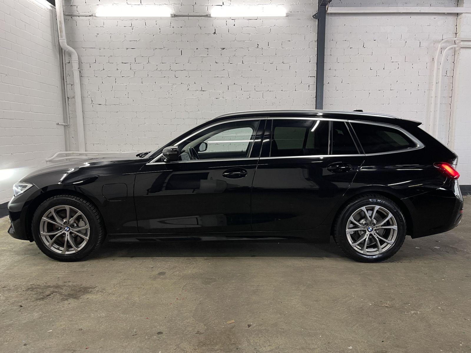 BMW 330 e Touring Aut. Sport Line / LED / Ambiente foto 3