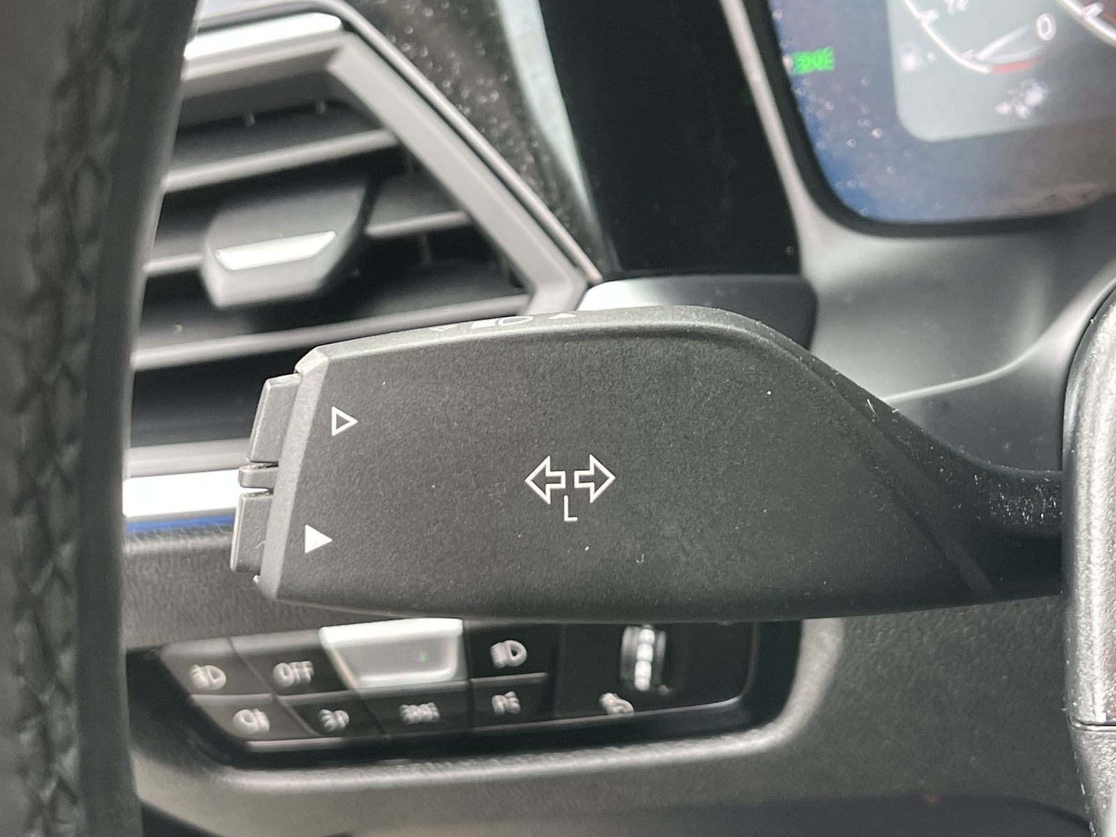 BMW 330 e Touring Aut. Sport Line / LED / Ambiente foto 24