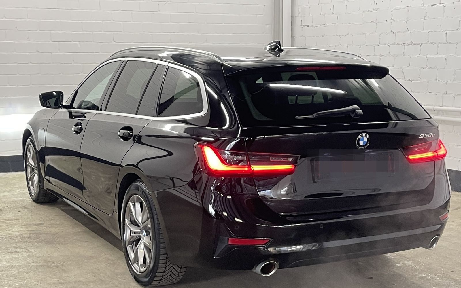 BMW 330 e Touring Aut. Sport Line / LED / Ambiente foto 4