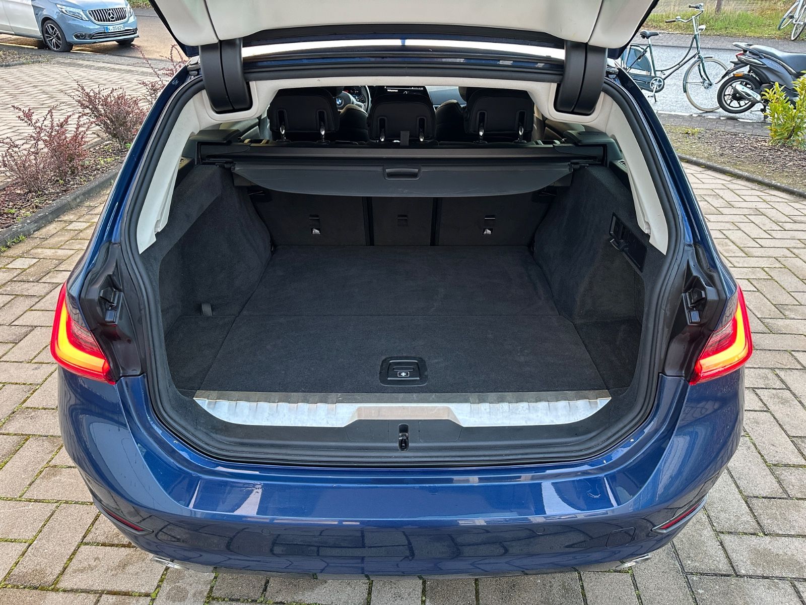 BMW 320e Touring Sport Line foto 23