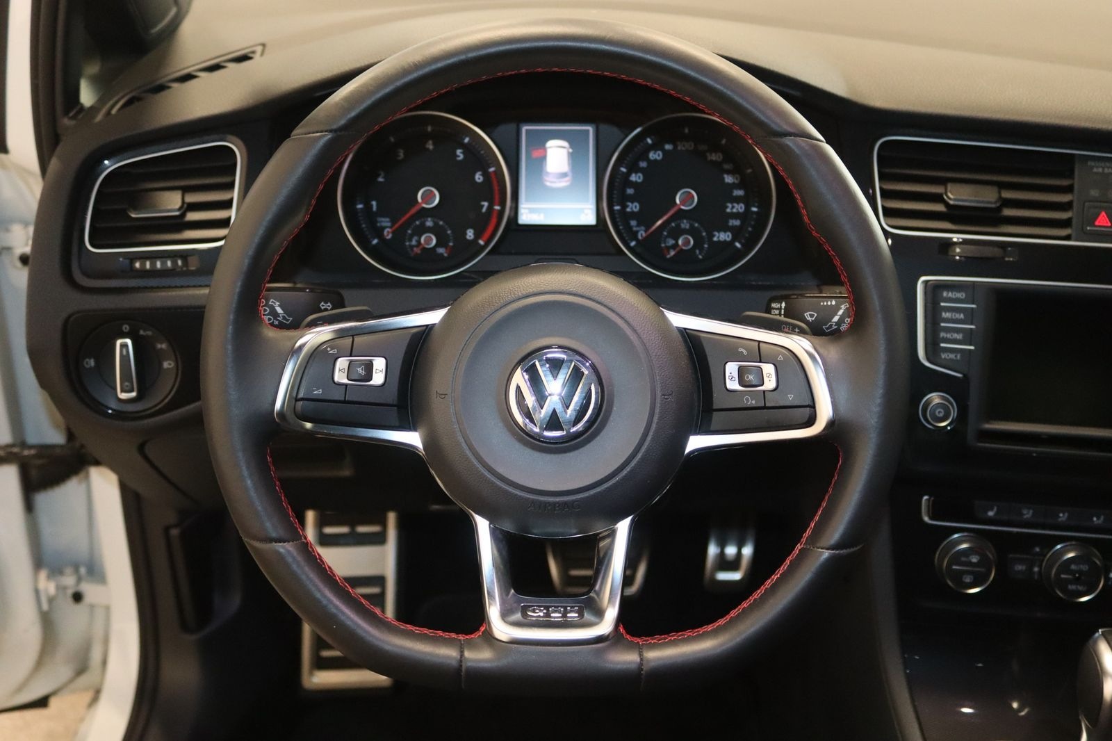Volkswagen Golf GTI DSG Performance-NAVI-XENON-PANORAMA- foto 12