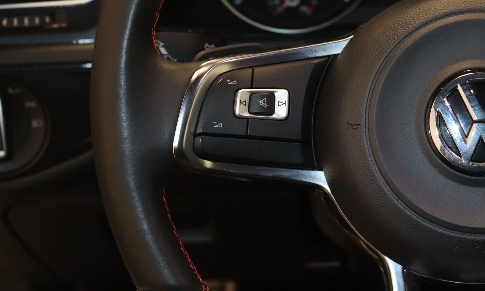 Volkswagen Golf GTI DSG Performance-NAVI-XENON-PANORAMA- foto 13