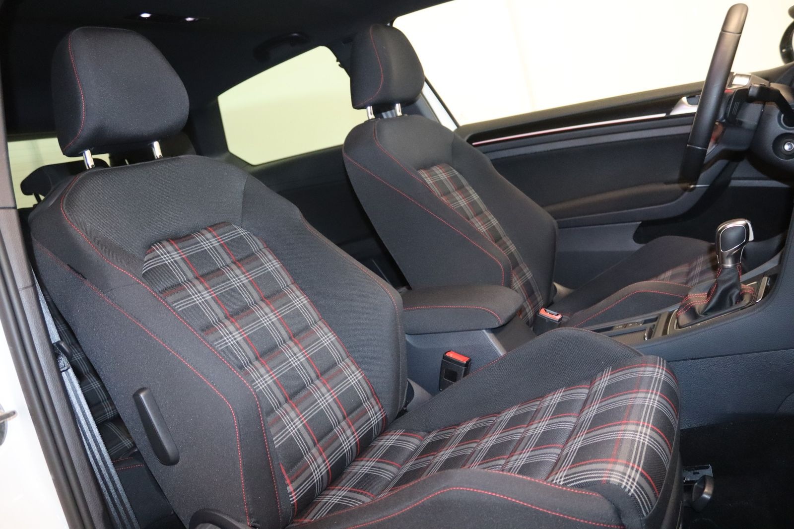 Volkswagen Golf GTI DSG Performance-NAVI-XENON-PANORAMA- foto 17