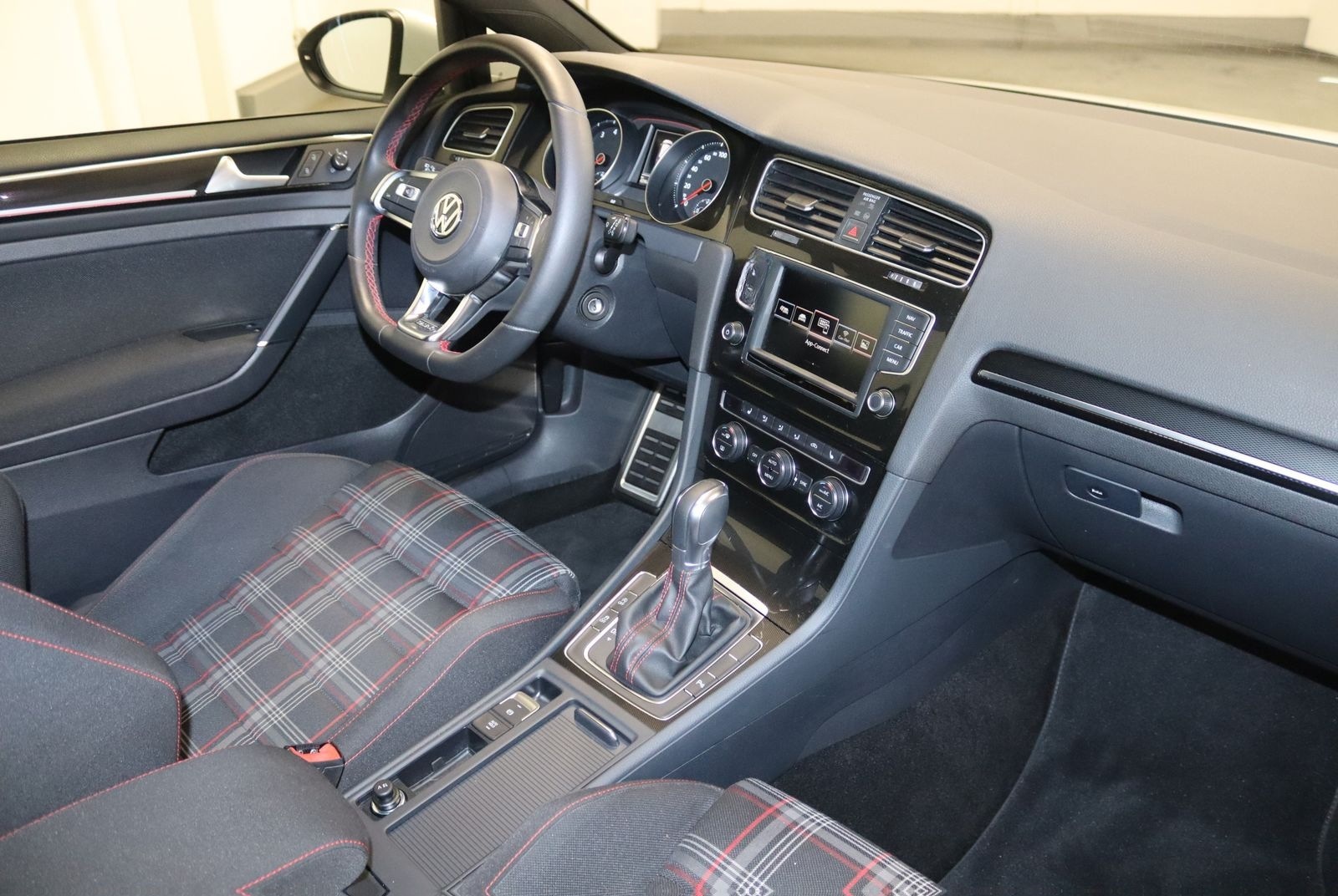 Volkswagen Golf GTI DSG Performance-NAVI-XENON-PANORAMA- foto 18