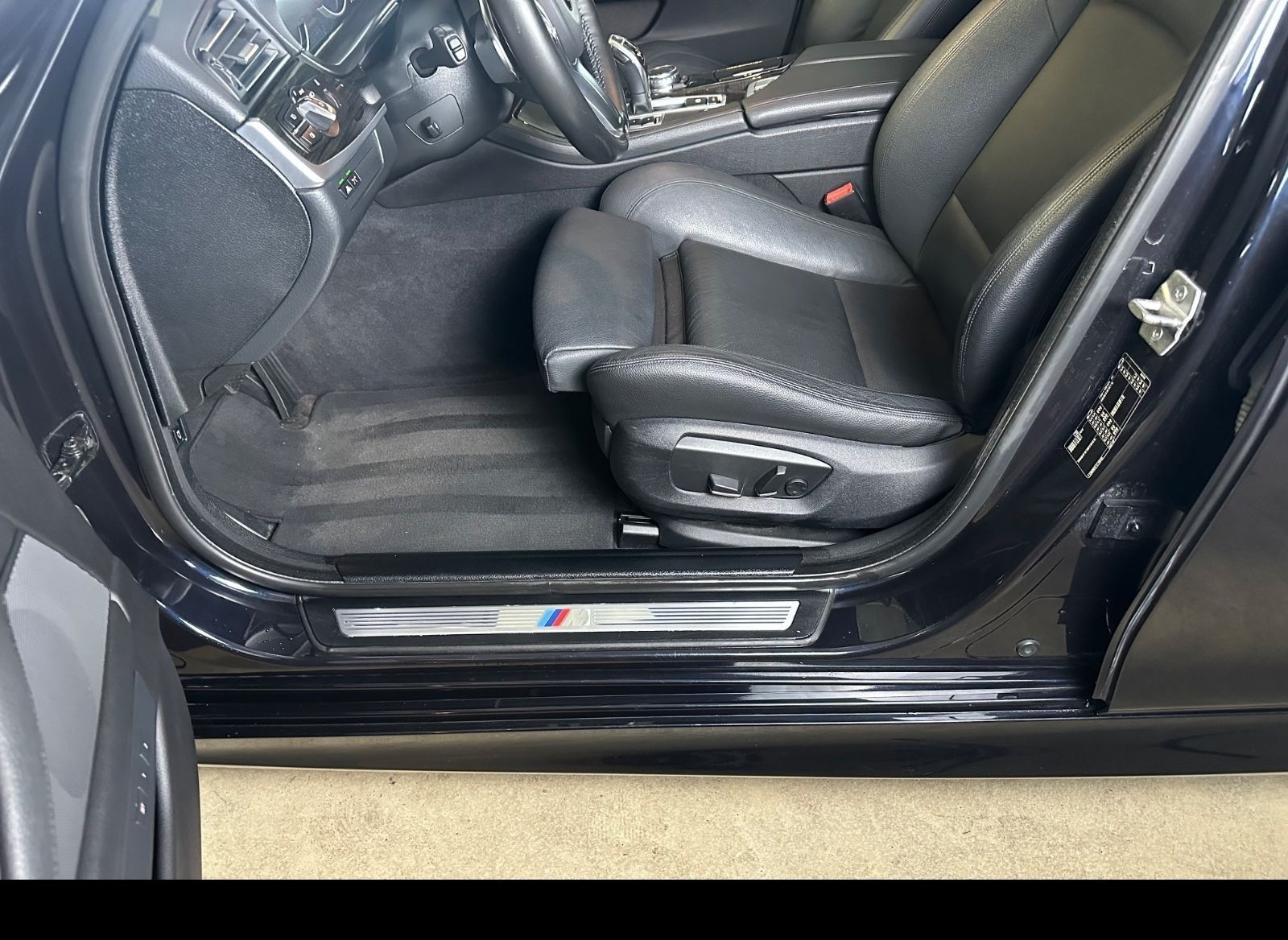 BMW 530 d Touring M-Sport*PANO*KAM*LEDER*TEMP foto 17