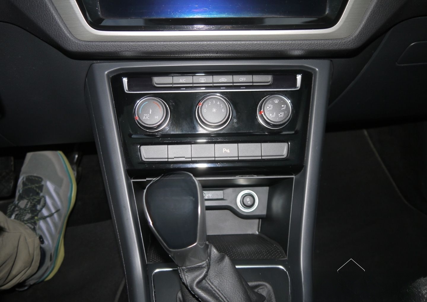 Volkswagen Touran 1.5 TSI Comfortline NAVI Pano AHK foto 11