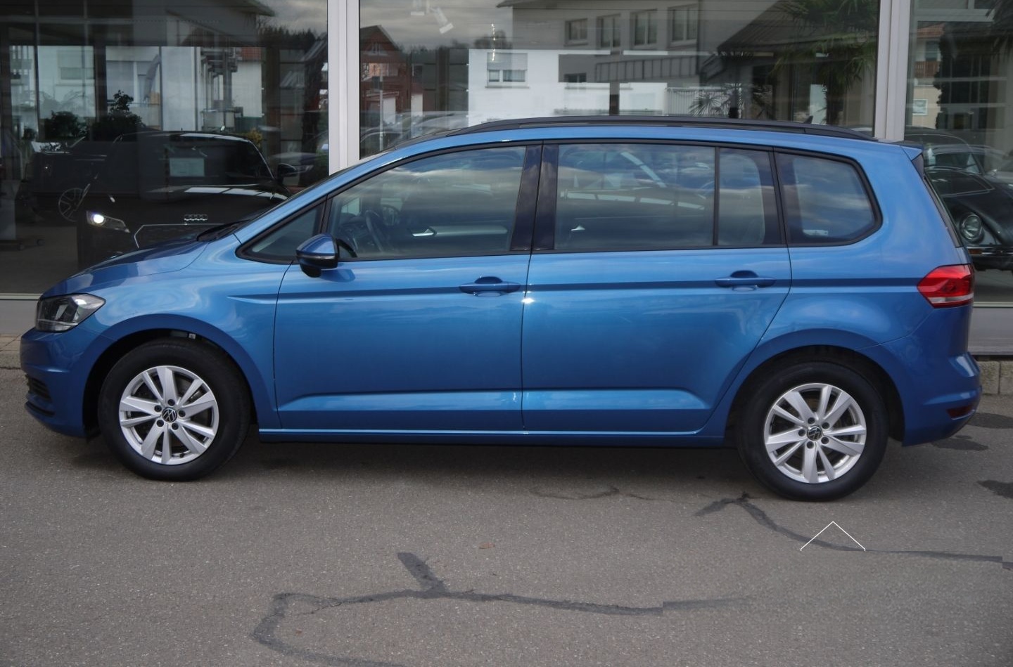 Volkswagen Touran 1.5 TSI Comfortline NAVI Pano AHK foto 3