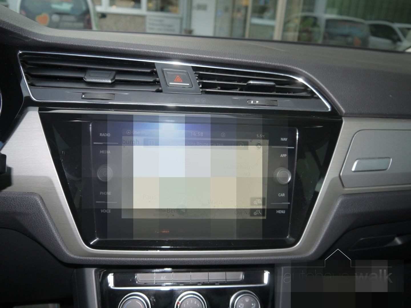 Volkswagen Touran 1.5 TSI Comfortline NAVI Pano AHK foto 10