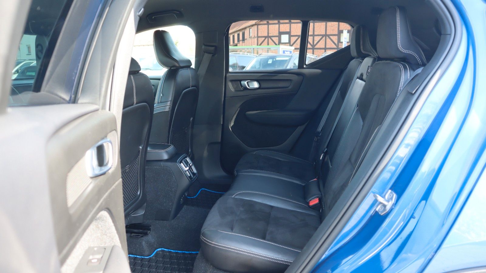 Volvo XC40 R Design AWD Harman ACC Spur CarPlay Kamera foto 14