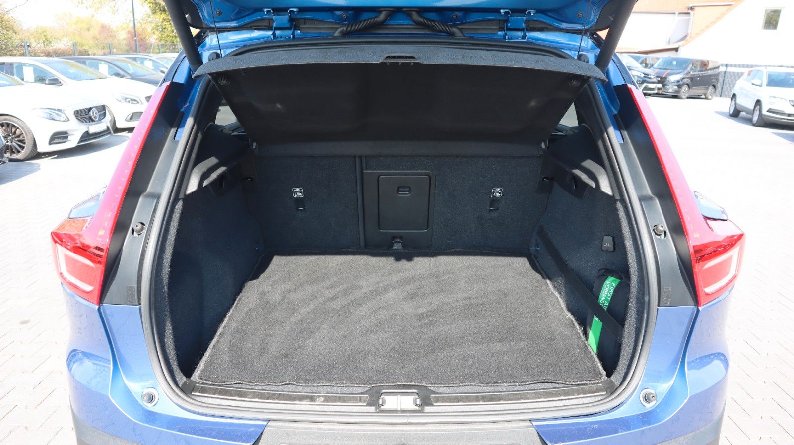 Volvo XC40 R Design AWD Harman ACC Spur CarPlay Kamera foto 15