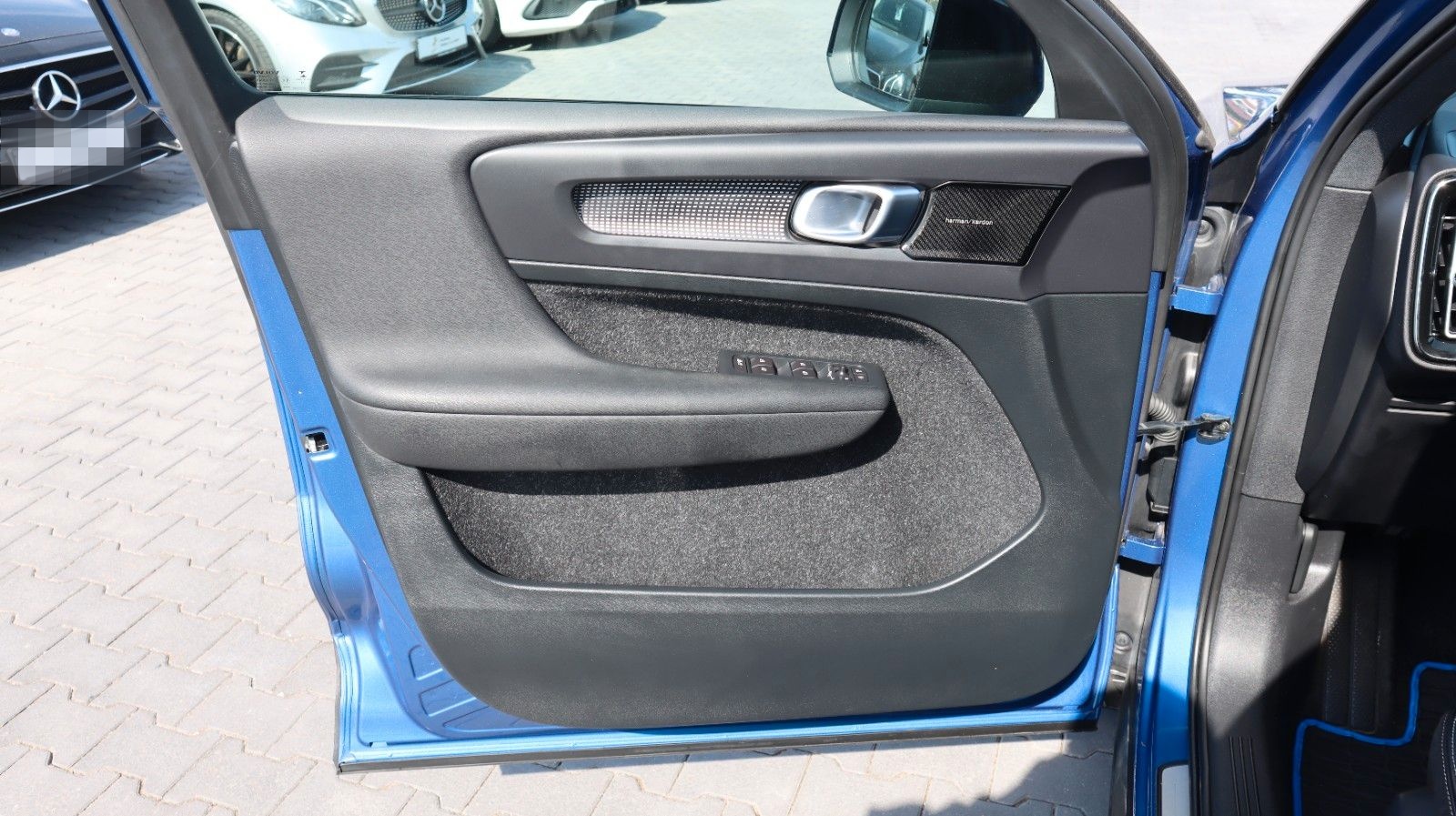 Volvo XC40 R Design AWD Harman ACC Spur CarPlay Kamera foto 7