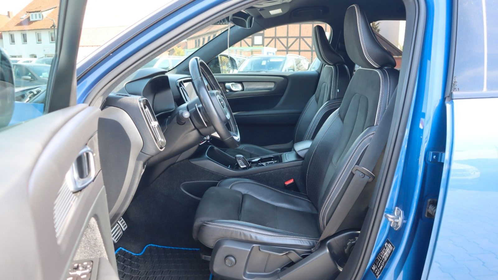 Volvo XC40 R Design AWD Harman ACC Spur CarPlay Kamera foto 9