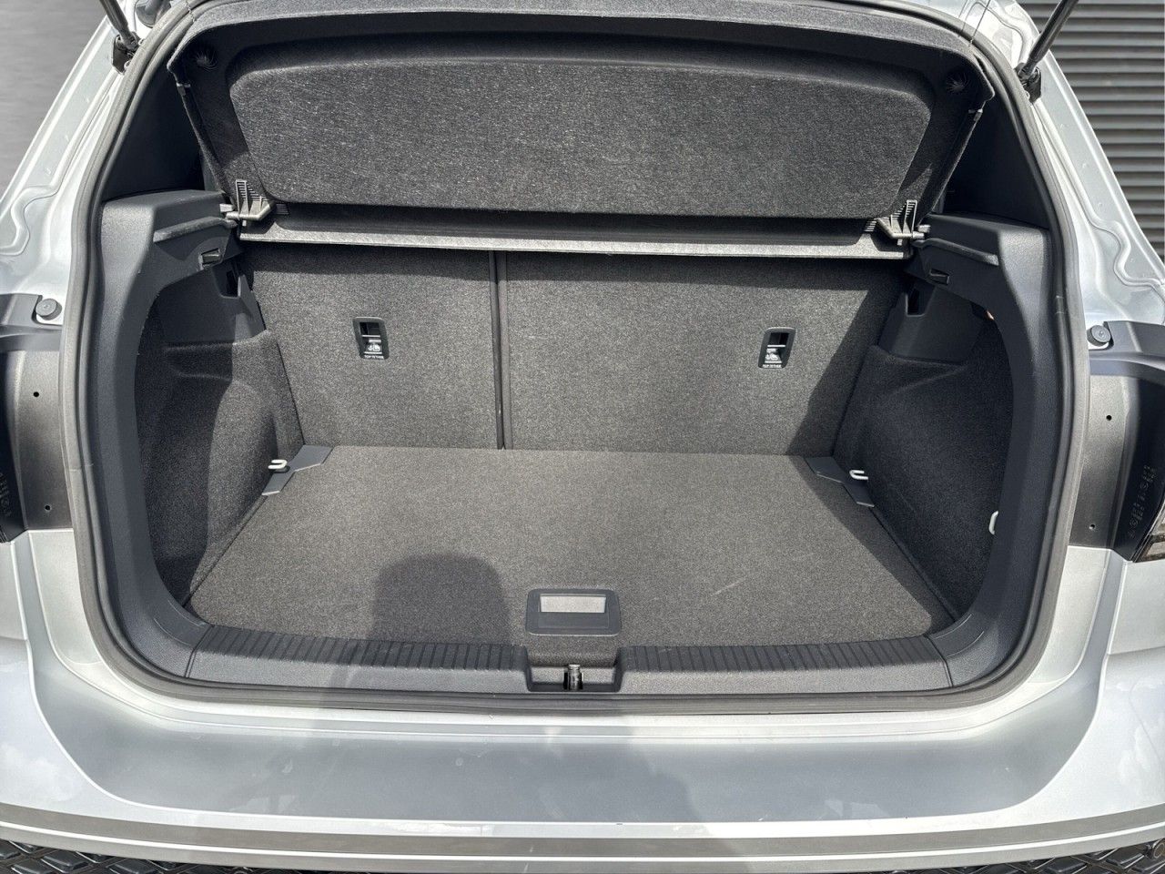 Volkswagen T-Cross 1.5 TSI R-Line Automatik Navi+AHK+Rückfa foto 8