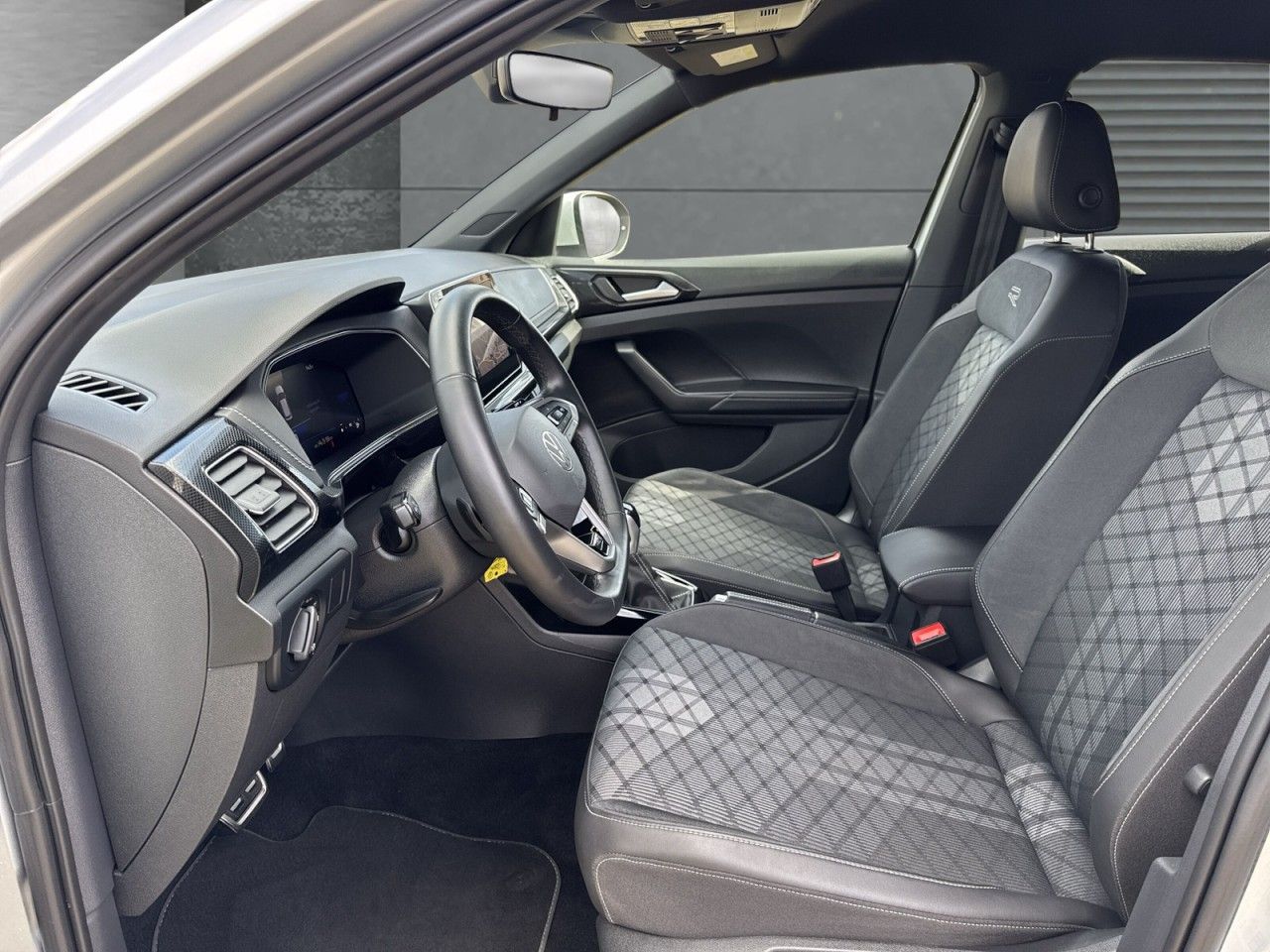 Volkswagen T-Cross 1.5 TSI R-Line Automatik Navi+AHK+Rückfa foto 9