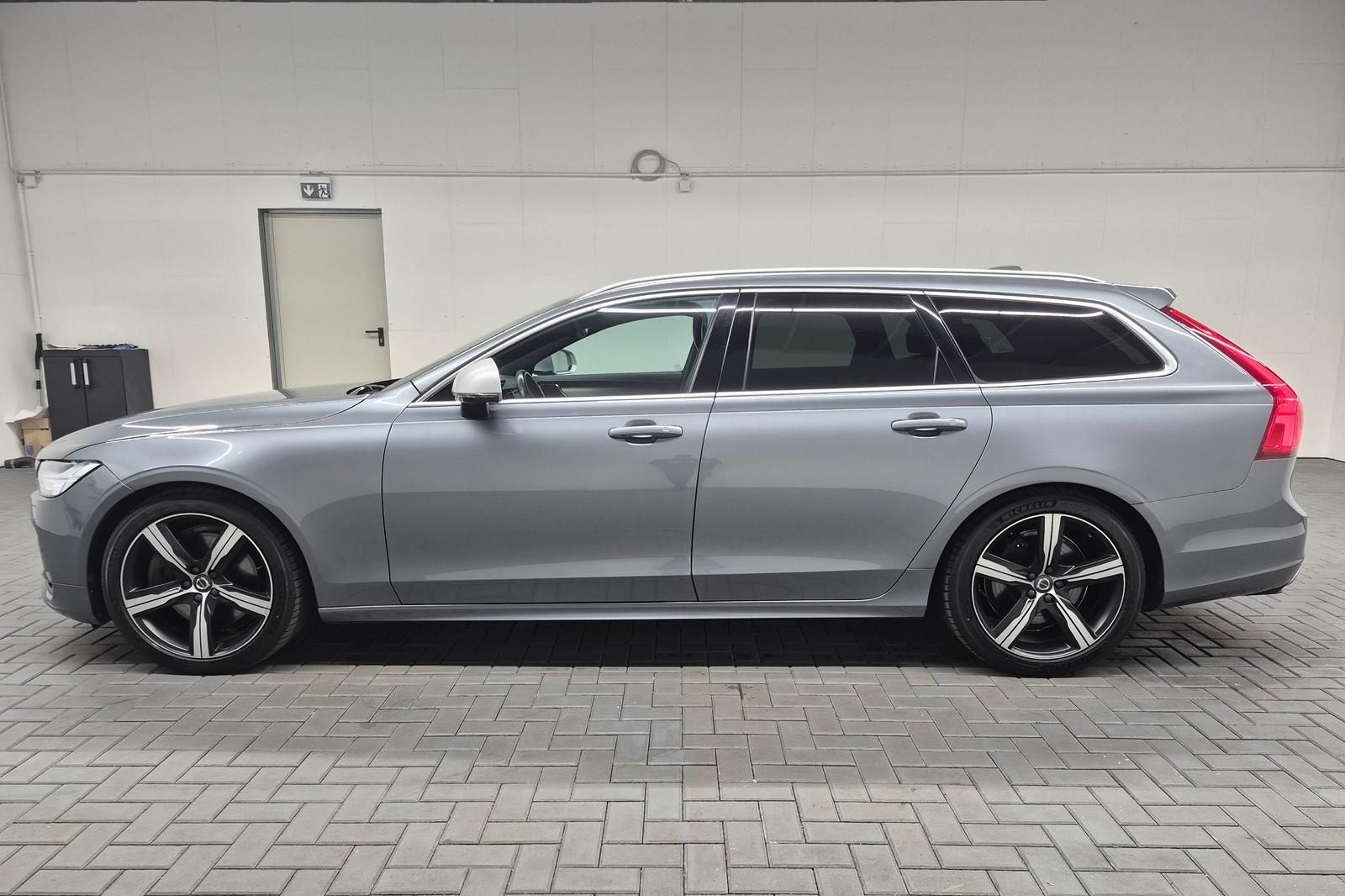Volvo V90 R Design AWD Matrix/Navi/360°/H-K/Stdhzg/19L foto 2