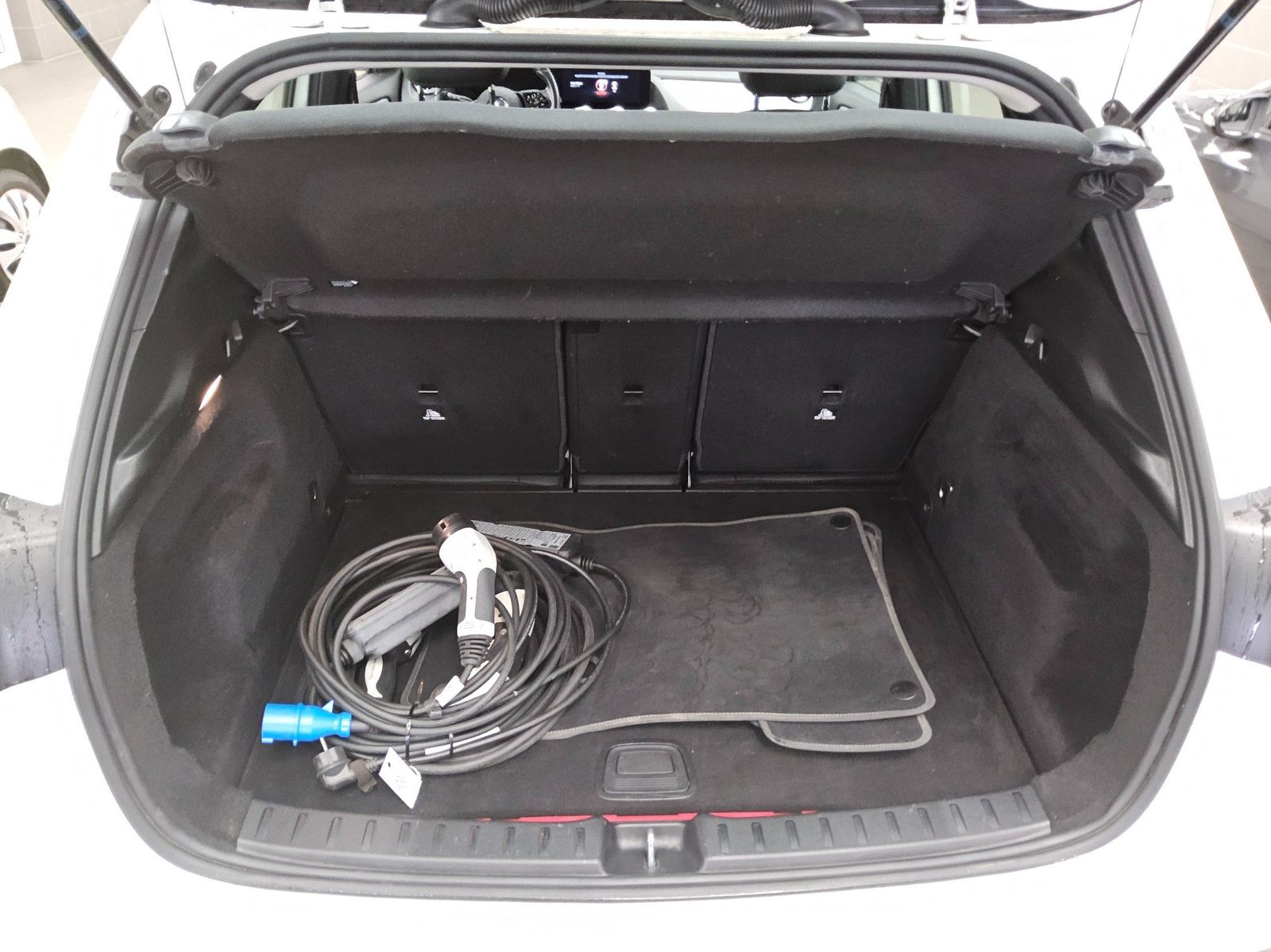 Mercedes-Benz GLA 250 e Style T-Leder Navi LED RfK Distronic+ foto 12