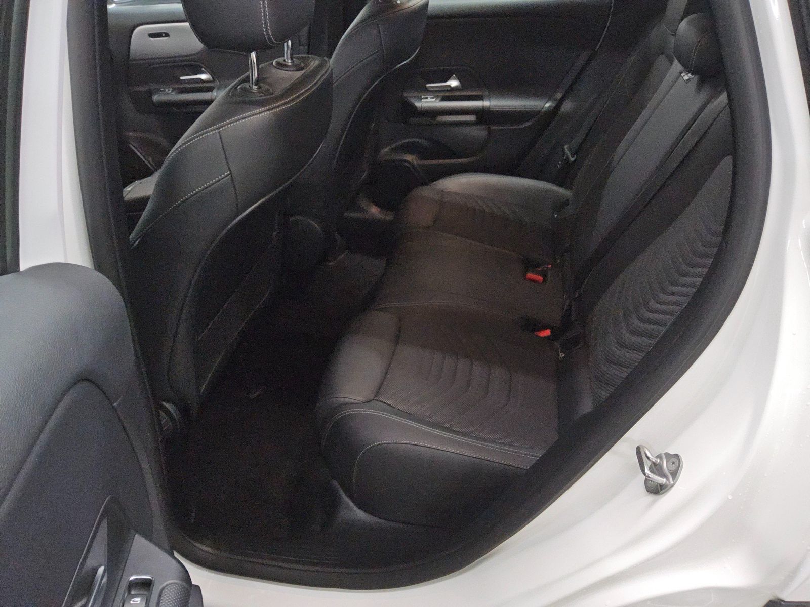 Mercedes-Benz GLA 250 e Style T-Leder Navi LED RfK Distronic+ foto 13