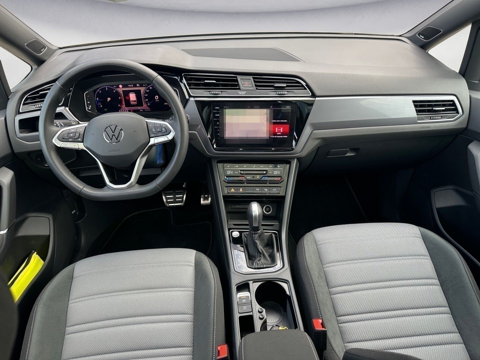 Volkswagen Touran 2.0 TDI DSG Highline R-Line AHK Navi Pano foto 11