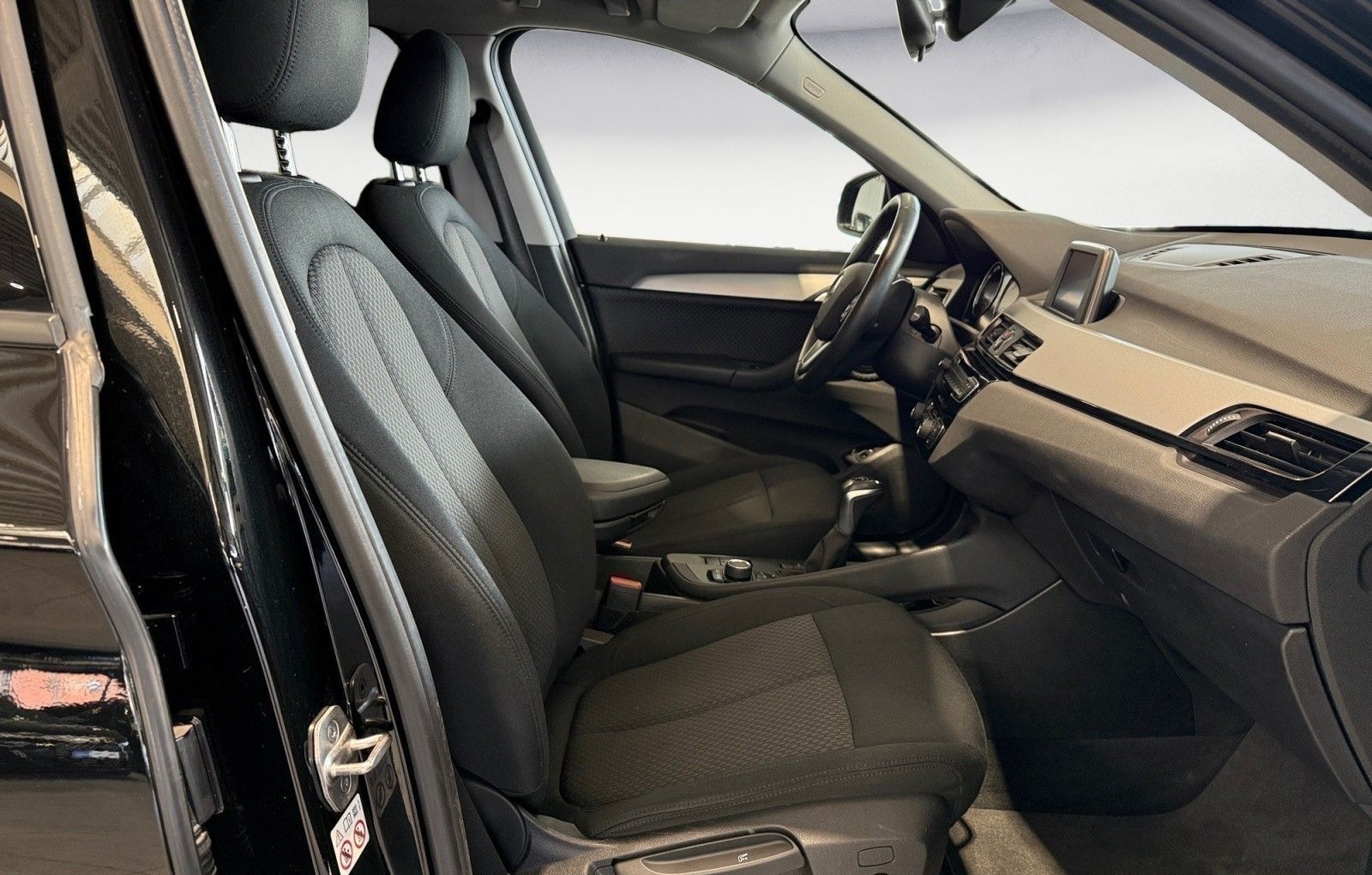 BMW X1 xDrive25e Advantage Navi Klima PDC Kamera AHK foto 9