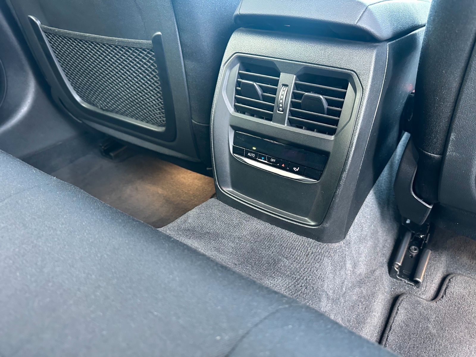 BMW 320 d Touring-Laser-Head Up-KAMERA-CarPlay-AHK foto 18