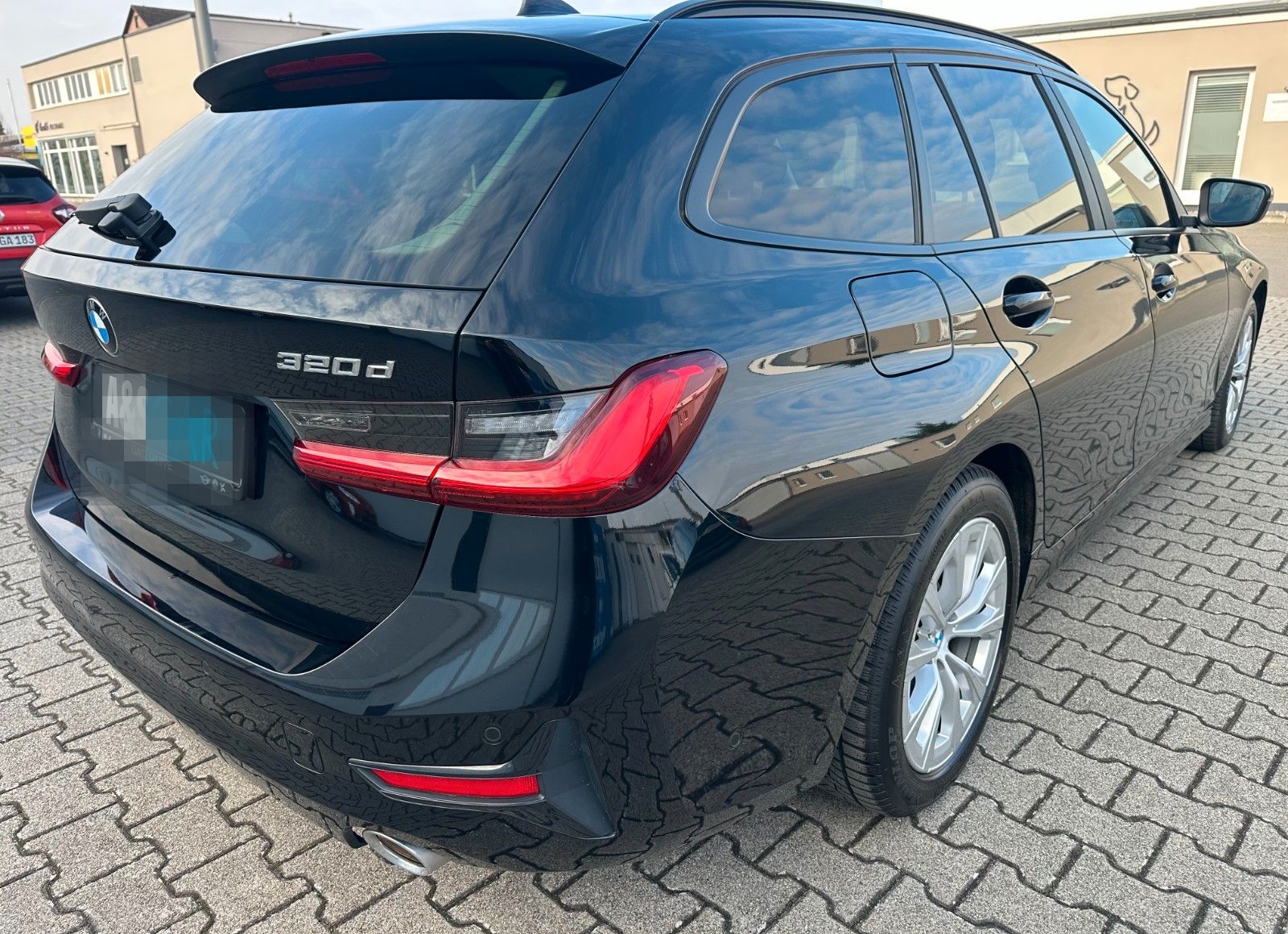 BMW 320 d Touring-Laser-Head Up-KAMERA-CarPlay-AHK foto 5